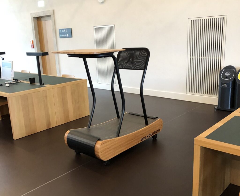 Beispiel Kombination aus Arbeitstisch und Laufband