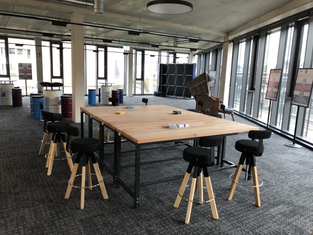 Beispiel Arbeitsraum mit Hochtisch