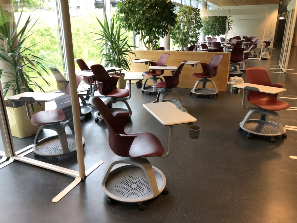 Beispiel Hocker mit Arbeitstisch