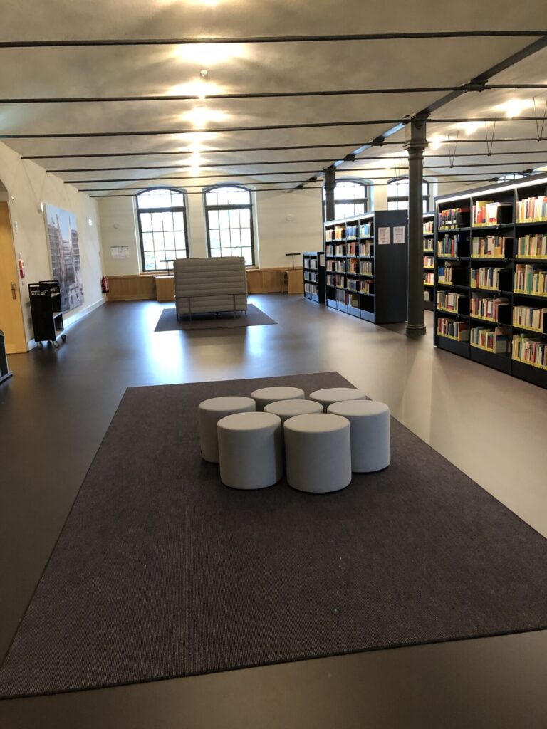 Beispiel Hocker gesammelt in Bibliothek