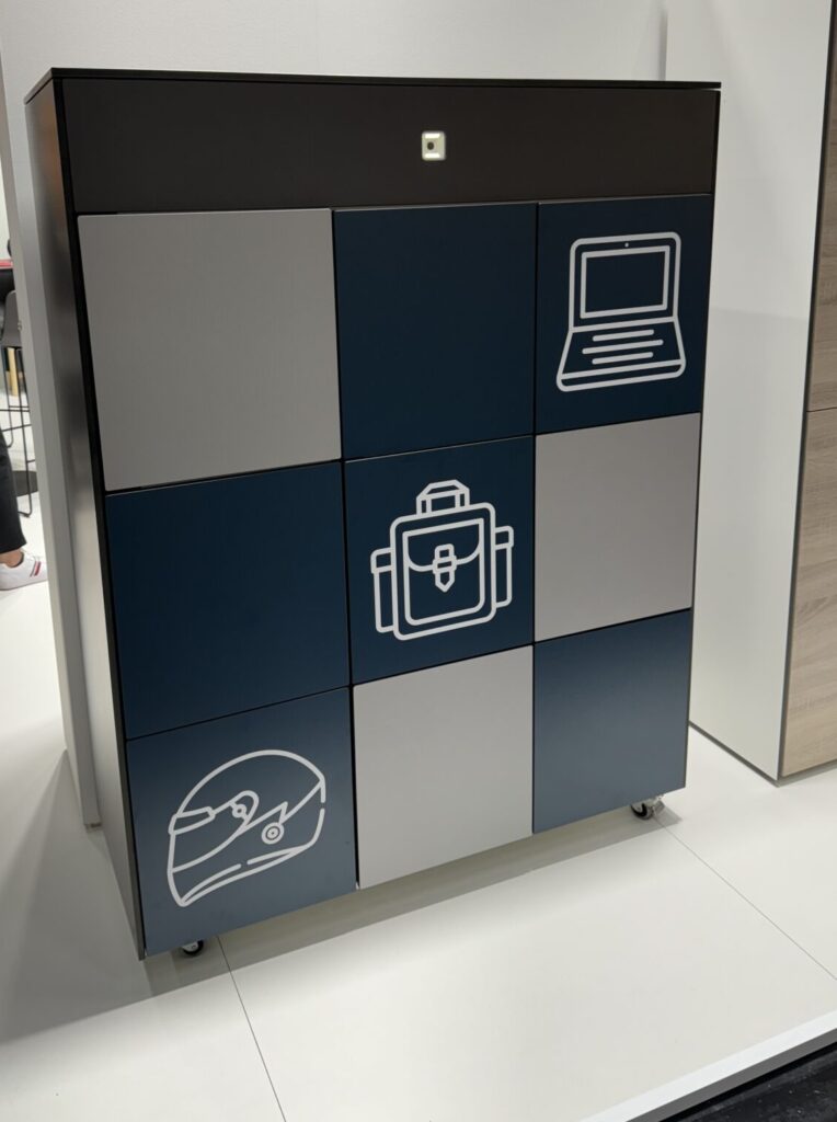 Beispiel Schließfächer ohne sichtbare Schlösser