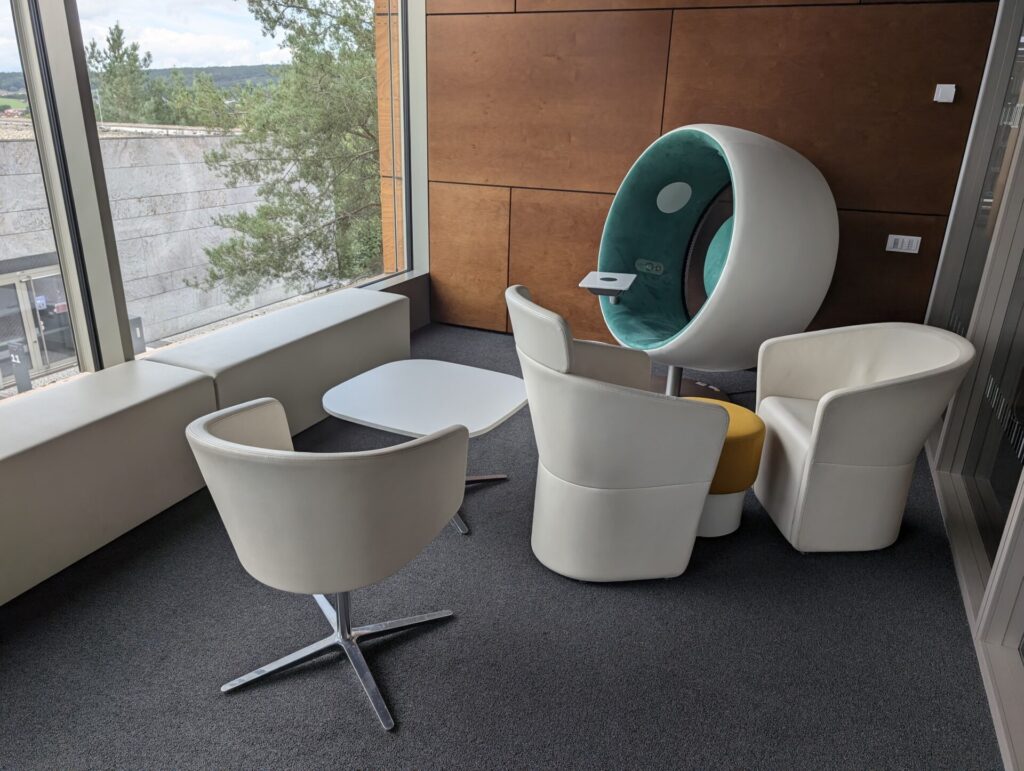 Beispiel Sitzei in Sesselgruppe