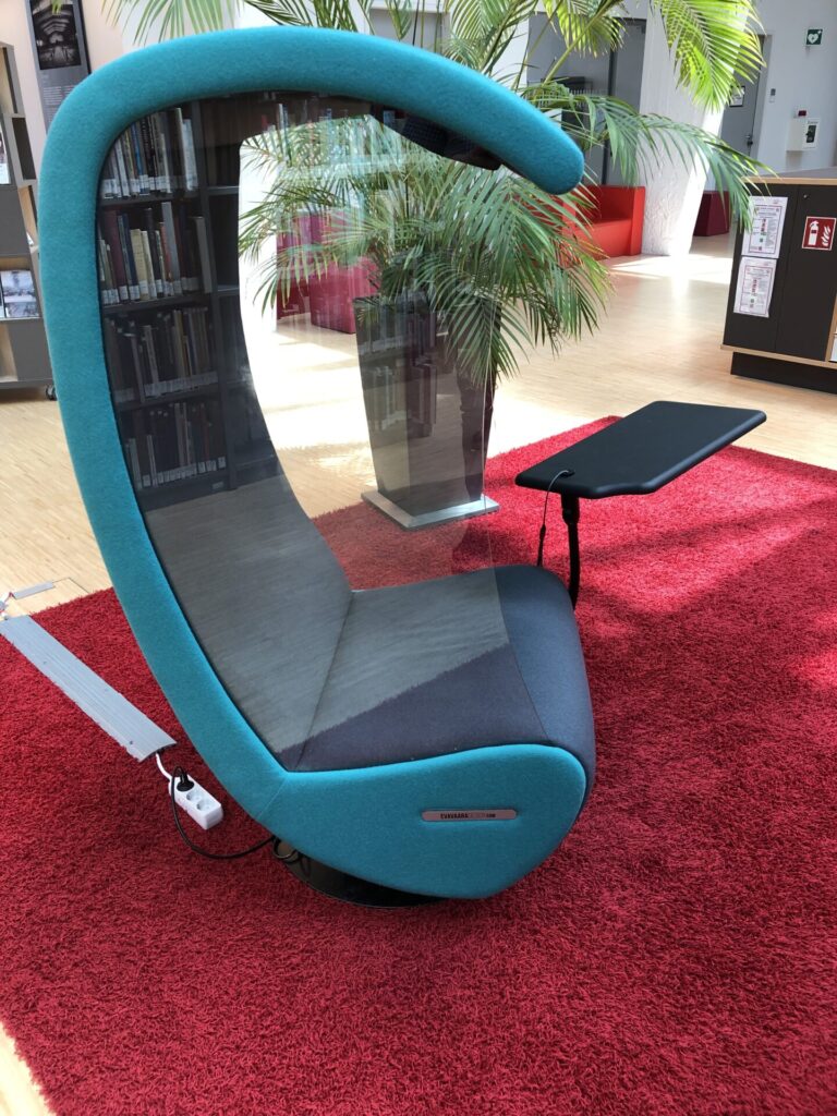 Beispiel Sitzei mit Arbeitsfläche