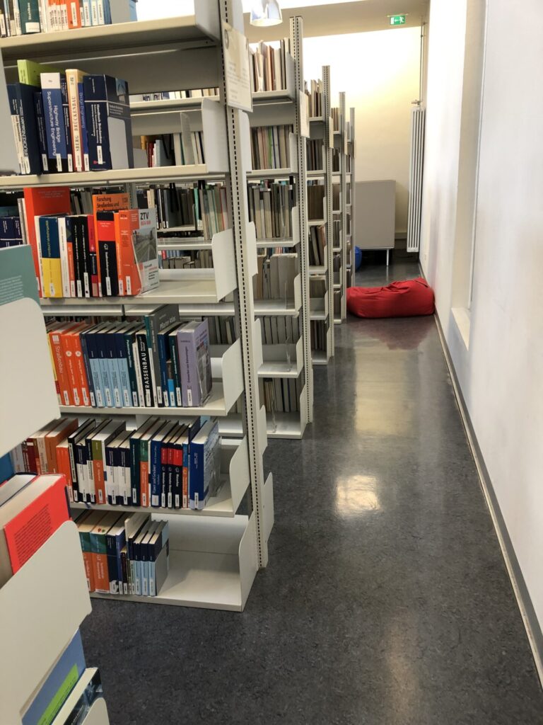 Beispiel Sitzsack in Bibliothek