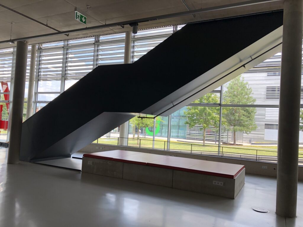 Beispiel Bank unter Treppe