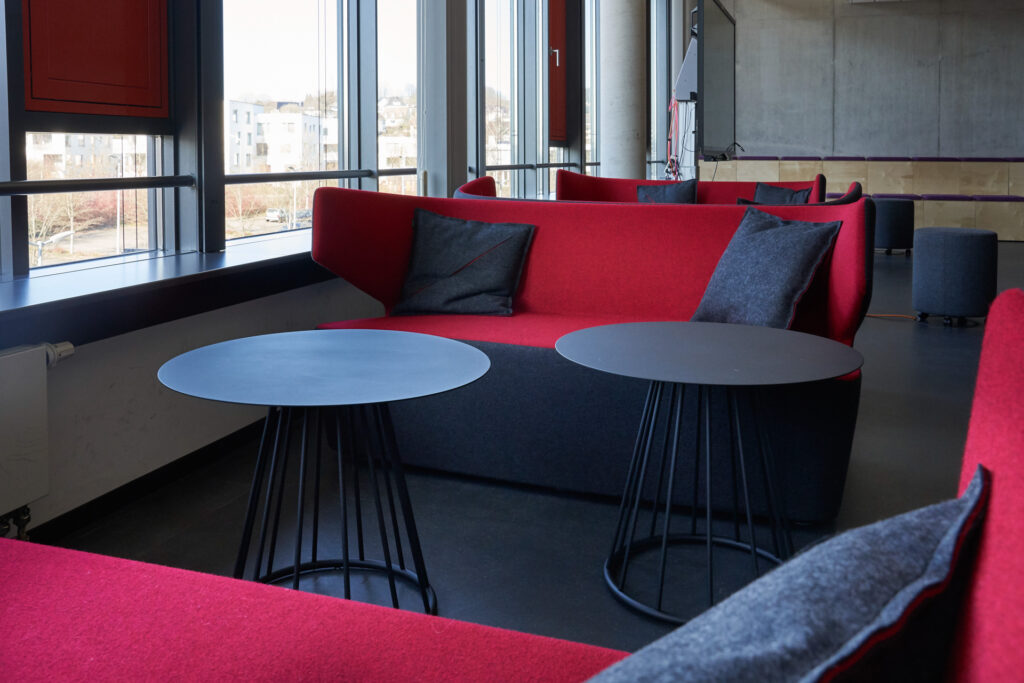 Beispiel Sofas um Tische